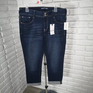 NWT Wallflower Jeans "The Ultra Fit" Ladies Size 15 Dark Wash Jean Crop Pants
